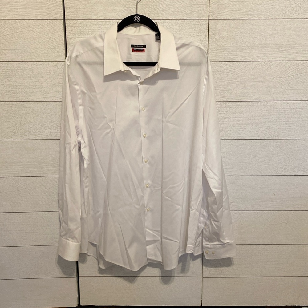 White Van Heusen Men’s Long Sleeve Dress Shirt